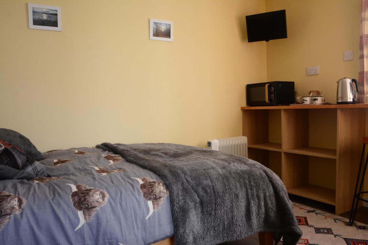 Room At The Back, 2 George Street Avoch Bagian luar foto
